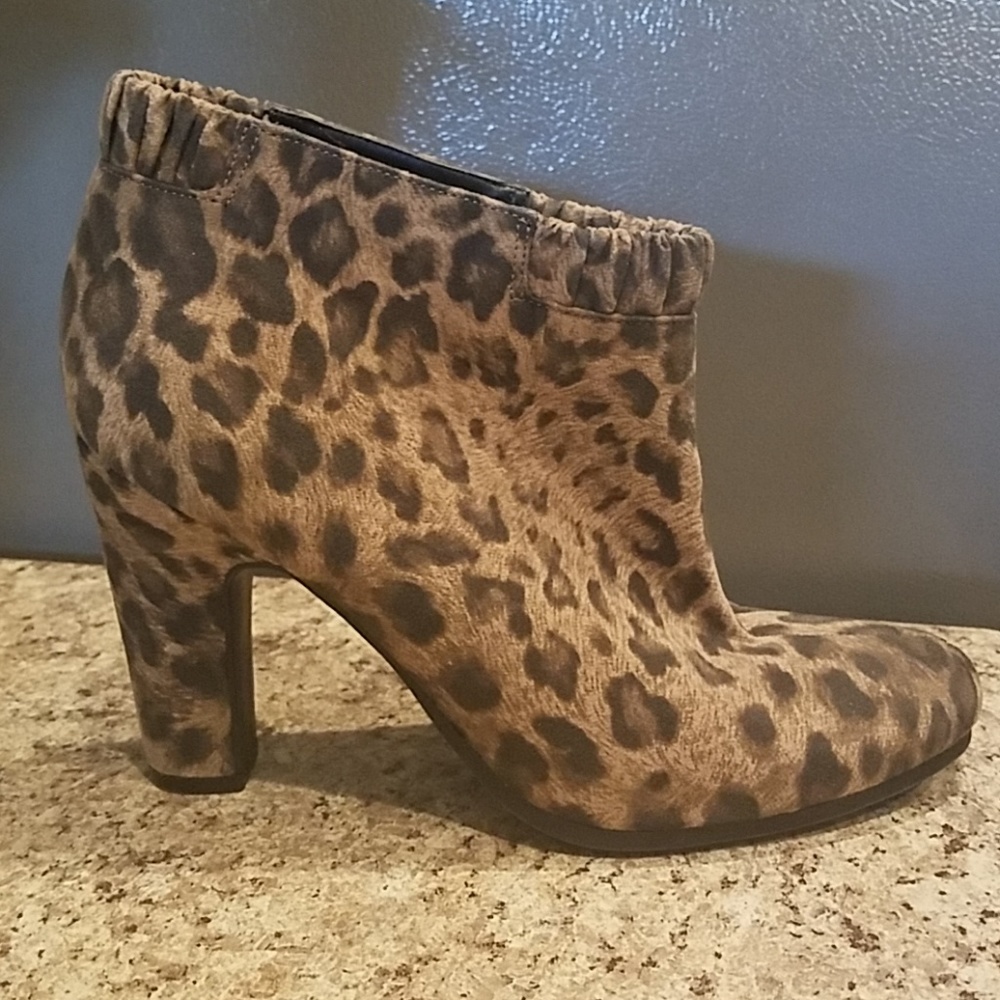 Sam & Libby Leopard Print Bootie Size 8.5 - image 2